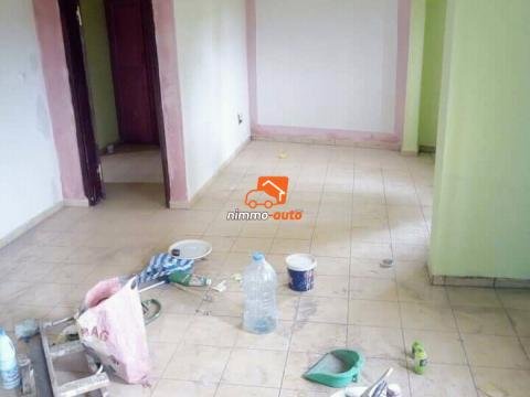 Appartement à louer Odza Commissariat