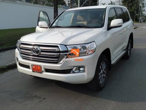 Land Cruiser V8 à louer à Douala