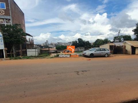 Terrain commercial à vendre à Essos