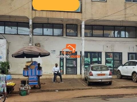 Local pour Banque de 256m² à louer en Route