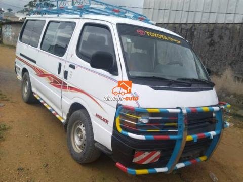 Hiace non climatisée 19places à louer à Douala