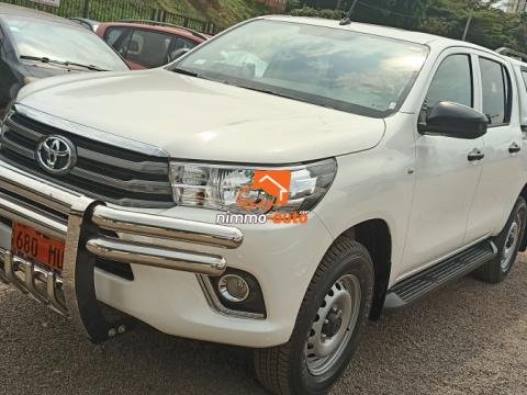 Toyota Hilux de dernière génération à louer
