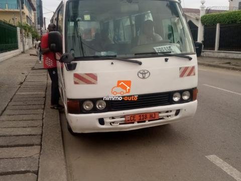 Coaster climatisé 30 places à louer à Douala