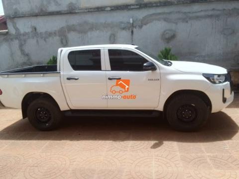 Toyota Hilux en très bon état et bon prix à louer