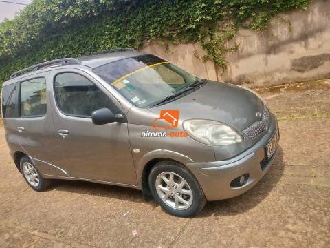 Yaris verso 2005 à vendre
