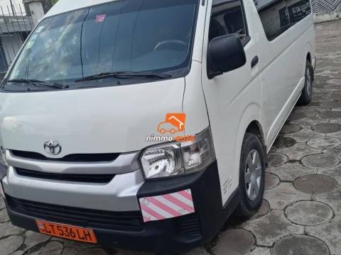 Hiace Toyota climatisé à louer