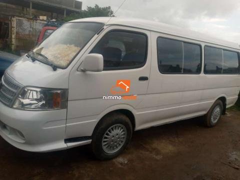 Hiace climatisée 15 places à louer