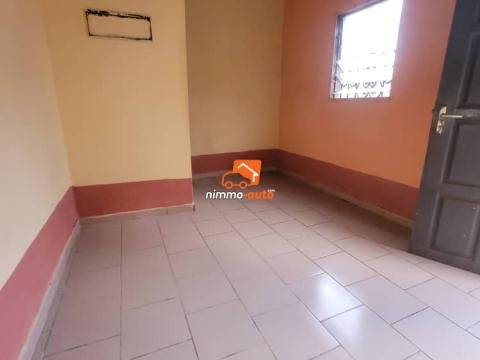 Chambre moderne sans cuisine à louer à Efoulan Club France