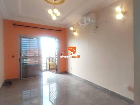 Studios flambant neuf à louer à Odza Fecafoot