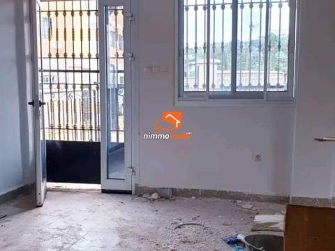 Studio moderne staffer partout à louer à Jouvence