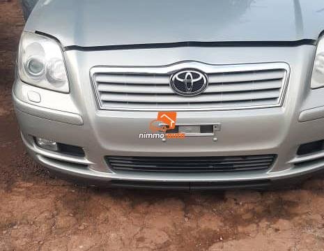 TOYOTA AVENSIS TÊTE DE COCHON BERLINE, 2003