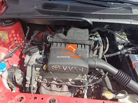 Toyota yaris , juste 2 semaines au pays