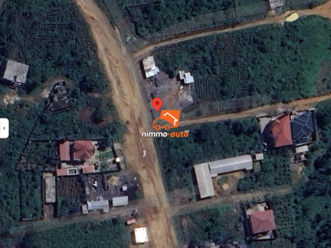 terrain très bien situe en bordure de route