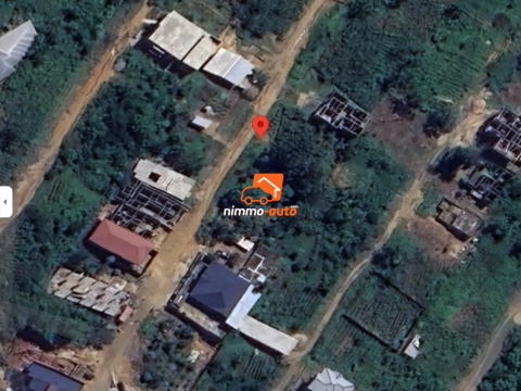 super terrain situee a 30m de la rouite