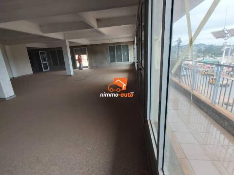 Espace Commerciale ou Bureau de 153m² à Odza