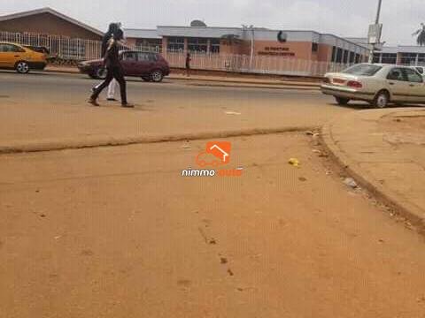 Terrain commercial à vendre à Yaoundé au lieu-dit Melen Polytechnique