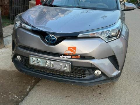 Toyota hybride CHR à louer avec chauffeur à Douala