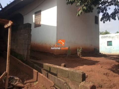 Villa moins cher à vendre au quartier Nkolfoulou
