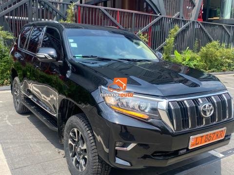 Toyota prado dans un état excellent état à louer dans la ville de Douala