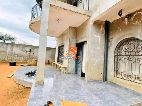 Magnifique duplex à vendre au quartier Nkolnda