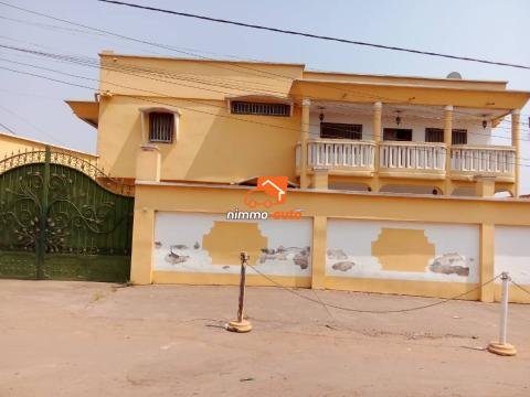 magnifique immeuble à vendre au quatier biyem-assi