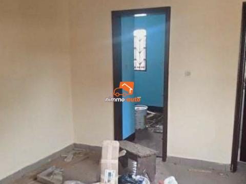 Studio à louer à Etoudi