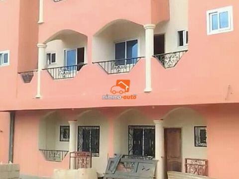 Studio moderne à Odza Terminus