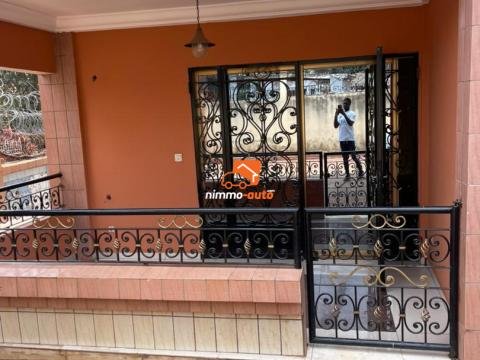 Appartement à louer à Bastos