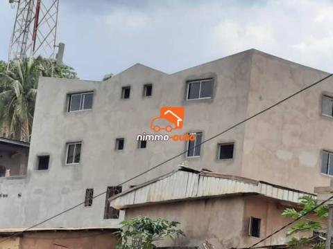 Duplex jumelé à vendre à Nkolbisson