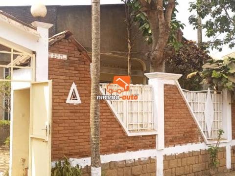 Grande Villa de 498m² à liquider à Biyem-Assi en Route