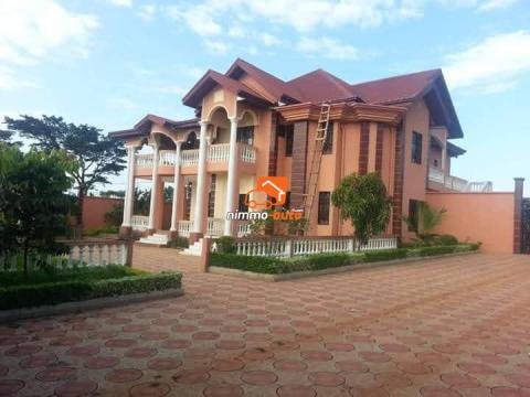 Château Chic avec Dépendance à vendre à Nkolfoulou