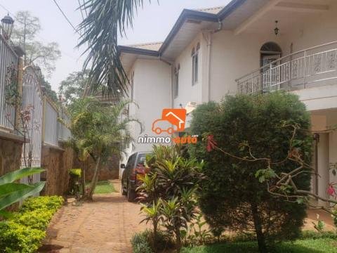 Triplex Ultra Chic de 821m² Titrés au Complex BEAC