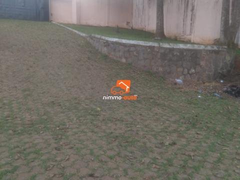 Très grande résidence à vendre au Complexe BEAC avec piscine