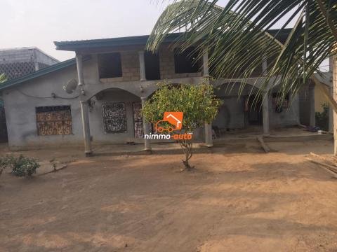 Duplex en finition à vendre à Japoma