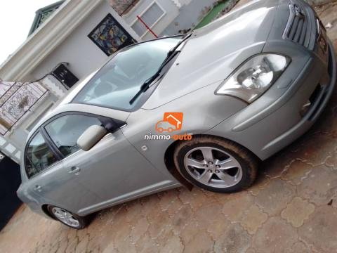 Avensis tête de cochon propre à louer