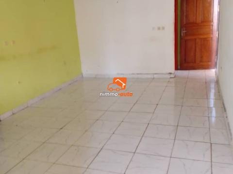 Appartement à louer au camp sic Titi garage