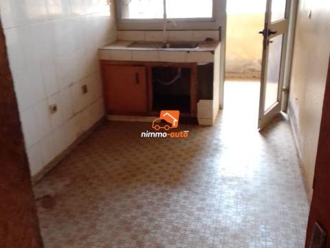 Appartement à louer au camp sic Titi garage