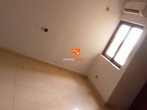 Vaste espace à louer pour Bureau à Ngousso