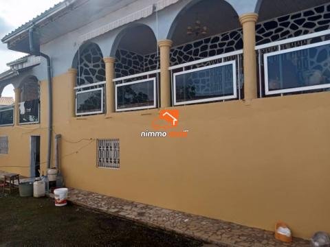 Très grande villa à louer à Nkolfoulou