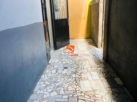 Studio individuel à louer Kotto