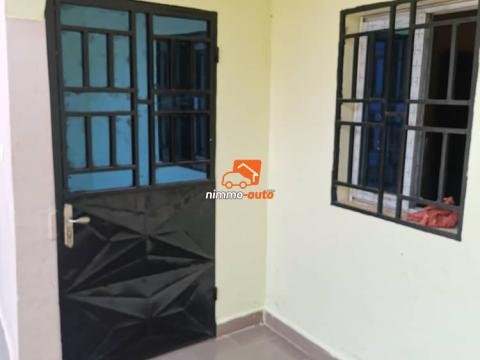 Studio de 4pièces bien propre à louer à Mbankolo