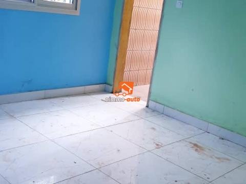 Studio moderne à Victor Hugo Shell Nsimeyong