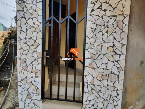 Studio moderne à louer Biyemassi superette