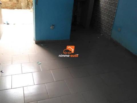 Chambre moderne à louer derrière le commissariat de Mendong