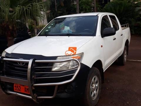 Pick up double cabine en très bon état à louer à Yaoundé