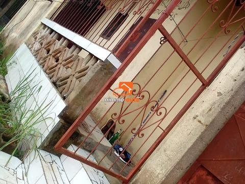 Grande chambre à louer à Logpom