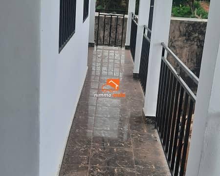 Immeuble de plusieurs studios nouvellements construits à Awae/carrière