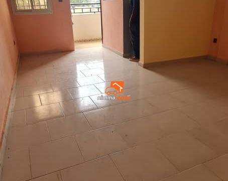 Studio moderne nouvellement construit à Nsimeyong