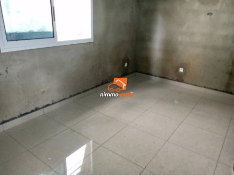 Espace pour bureau nouvellement construit à Deido