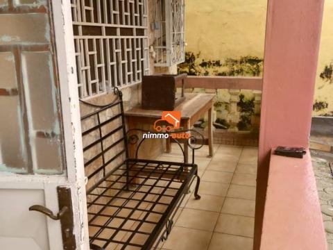 Grande maison à louer à Efoulan